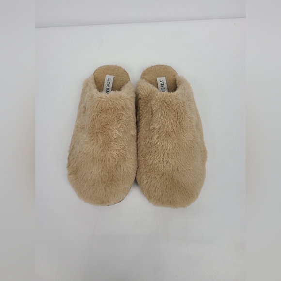 Steve Madden Fuzzy Slip On House Shoes Tan Size M With Box - Picture 3 of 11